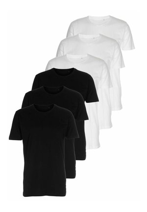 Päť obyčajných tričiek s okrúhlym výstrihom, tri čierne a dva biele, usporiadané v striedavých farbách prekrývajúcich sa v zvislom rade.