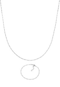Sølv kædedesign med armbånd og halskæde, der har snoede led. Simpelt design med en blank overflade, egnet til både afslappet og formel brug.