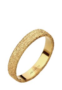 Guld ring med en struktureret overflade, der har en glat indre bånd og en let rundet form. Stemplet med "JGJ 925 Ag" indeni.