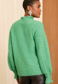 Love & Roses COSY RUFFLE LONG SLEEVE-REGULAR FIT - Pulóver - green