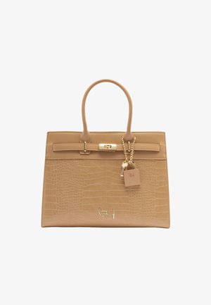 Borsa marrone con texture effetto coccodrillo, doppio manico, fibbia dorata e portachiavi con lucchetto allegato.