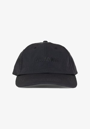 Casquette de baseball noire à six panneaux avec visière incurvée et texte brodé "PALLADIUM" au centre avant.