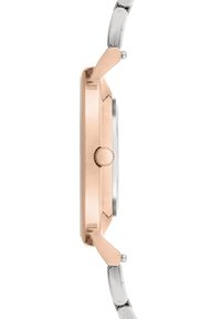 Roségoldene Metalluhr mit einem polierten Silberarmband und einer strukturierten Seite. Verfügt über eine Krone und gerade Hörner zur Anbringung des Armbands.