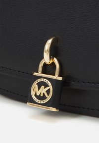 MICHAEL Michael Kors MILA CHAIN SLING - Skuldertasker - black
