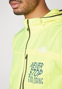 The North Face HIGHER RUN JACKET - Jachetă de vânt - lemon yellow/shady blue