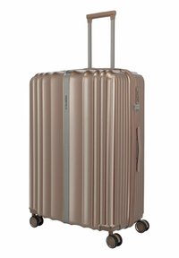 Valise rigide en rose doré métallisé avec des rainures verticales, poignée rétractable, deux roues et fermeture éclair frontale.