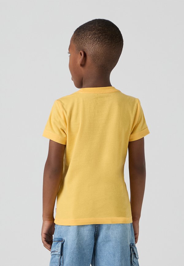 BATWING CHEST HIT - Basic T-shirt - banana4