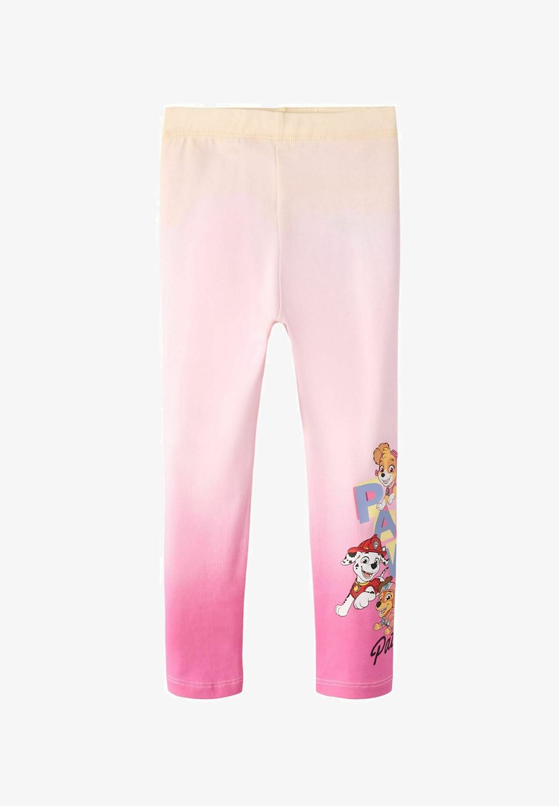 Leggings pour enfants en dégradé rose avec trois chiots dessinés et des lettres colorées en bloc formant le mot "PAW" sur une jambe.