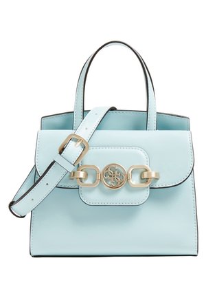 Sac à main structuré bleu clair avec une poignée supérieure, une bandoulière réglable et un détail chaîne doré avec une boucle ronde logo à l’avant.