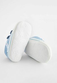Next TWO STRAP PRAM  - Baskets basses - blue denim dinosaur