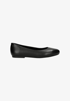 Chaussure plate noire en cuir lisse, avec un bout arrondi et un design minimaliste. Présente un petit talon et un discret logo.