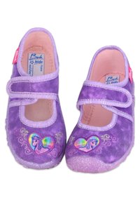 Lila Samt Kinderschuhe mit einer glitzernden Sohle, die ein Herzmuster und ein Einhornmotiv aufweisen. Mit zwei verstellbaren Riemen für einen sicheren Sitz.