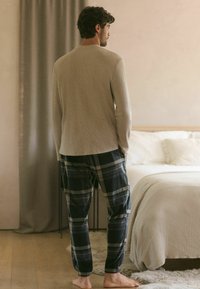 Next SET - REGULAR FIT - Pyžamo - black neutral check