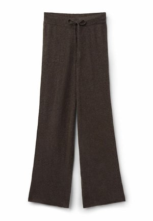 Pantalones de pierna ancha marrones, hechos de una tela suave y texturada. Cuentan con una cintura con cordón y caen rectos hasta el dobladillo sin detalles adicionales.