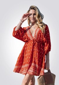 Cupshe VIBRANT BOHO PLUNGE TIE FRONT  - Freizeitkleid - red
