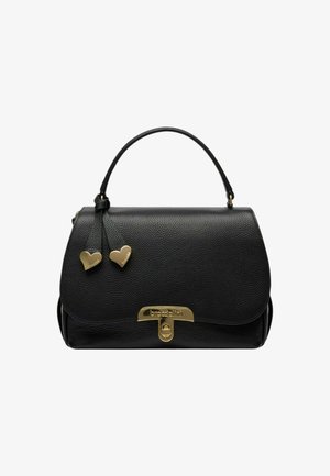 Borsa in pelle nera testurizzata con manico superiore, ciondoli dorati a forma di cuore e fibbia dorata incisa con "braccialini."
