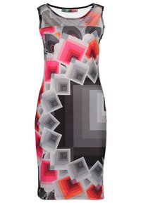 Sukienka bez rękawów o dopasowanym kroju, z geometrycznym wzorem w odcieniach szarości, różu i czerni; wykonana z gładkiego, lekkiego materiału.