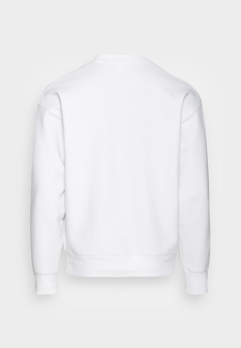 Sudadera blanca con cuello redondo, hombros caídos y puños acanalados. Textura suave con un diseño minimalista y sin costuras en la parte posterior.