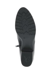 Suela negra de zapato con un patrón texturizado, que presenta un tacón rectangular y un logotipo de mariposa. Hecho de material sintético, diseñado para la estabilidad.