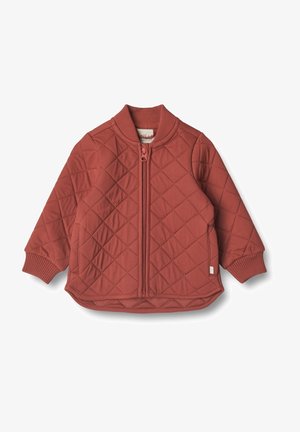 Veste matelassée en rouge rouille, avec une fermeture éclair à l'avant, des manches à poignets côtelés, et un col arrondi pour chaleur et confort.