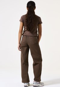Garcia Vaqueros rectos - walnut
