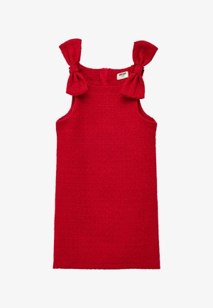 Vestido rojo sin mangas con acentos de lazo en los hombros, tejido texturizado y silueta recta. Cierre de cremallera en la parte trasera.