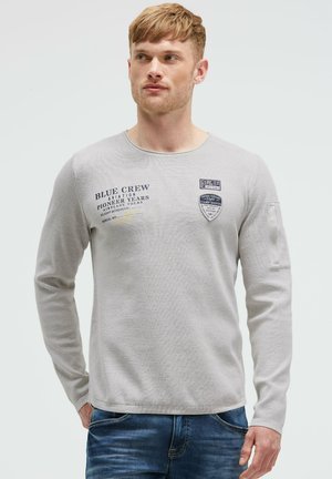 MIT PRINT PATCHES UND ÄRMELTASCHE - Strickpullover - storm grey