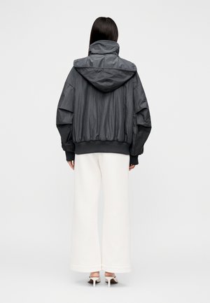 Rankning 15: MM by MaxMara - LAMACA - Vinterjacka