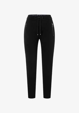 Pantalones de chándal negros con cintura ajustable por cordón, que cuentan con dos bolsillos laterales con cremallera y un corte entallado. Tejido suave y textura lisa.