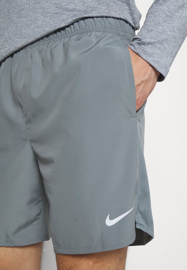 CHALLENGER SHORT - Sports shorts3