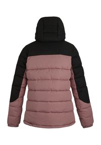 Vue de dos d'une veste matelassée avec capuche, présentant un corps et des manches inférieures mauves, des épaules, des manches supérieures et une capuche noires.