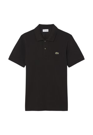 Polo noir à manches courtes avec col, deux boutons, et petit logo crocodile vert sur la poitrine gauche.