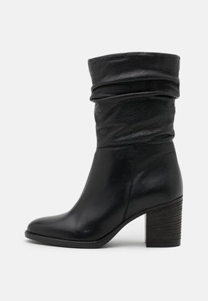 Boots - black