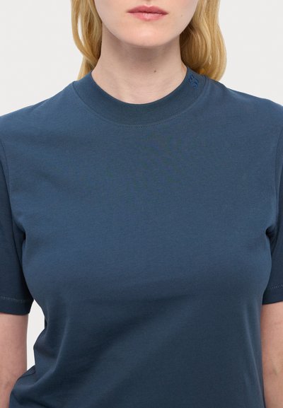 Filippa K MOCK NECK TEE - T-shirt basique - dawn blue