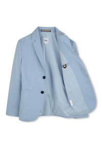 Blazer azzurro chiaro con colletto a rever, due bottoni neri e apertura frontale, caratterizzato da una fodera interna liscia e una tasca interna.