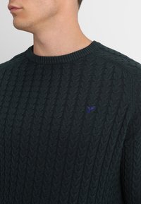 Pier One Stickad tröja - mottled dark green