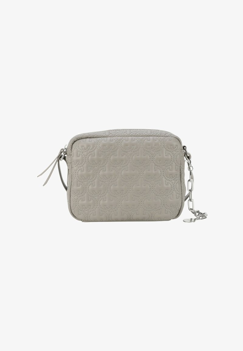 Borsa a tracolla in pelle grigia chiara con motivo a rilievo, chiusura con zip e tracolla a catena in tonalità argento. Presenta due linguette per la chiusura a zip.