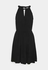 Robe noire avec un col halter, une découpe en forme de goutte et une taille froncée. Jupe fluide avec une texture lisse et sans motifs visibles.