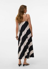 Vero Moda Dolga obleka - black