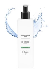 Weiße rechteckige Flasche mit einem schwarzen Pumpenkopf, mit einem Etikett, das "LE TONIQUE UNIVERSSEL" und "Microbiotique" in Grün enthält. Spritzer Wasser im Hintergrund.