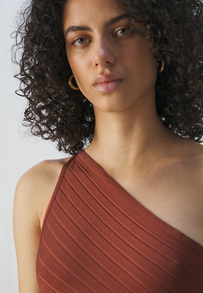 Hervé Léger ASYMMETRICAL MINI DRESS - Kokteilinė suknelė / vakarėlių suknelė - redwood