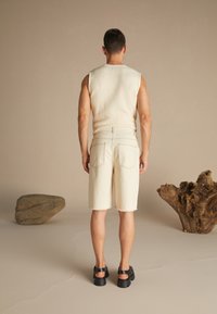 Zign Studio Džínové kraťasy - off-white