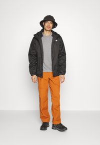 The North Face M QUEST INSULATED JACKET - Ziemas jaka - black/white