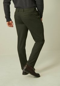 Next SLIM FIT SMART STRETCH - Stoffhose - green