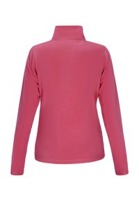 Langsleeve, hooggecolte pullover in levendig roze. Gemaakt van zacht, textuurvlees met een gladde afwerking en zonder zichtbare accenten of patronen.
