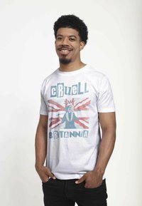 Disney DNCA CRUELL BRITANNIA UNISEX - Camiseta estampada - white
