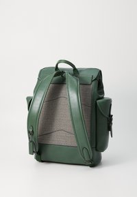 COACH HITCH BACKPACK - Batoh - hunter green