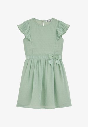 Hellgrünes Kinderkleid mit plissierten, flatternden Ärmeln, einer taillierten Passform mit einer Schleife und einem gerafften Rock.