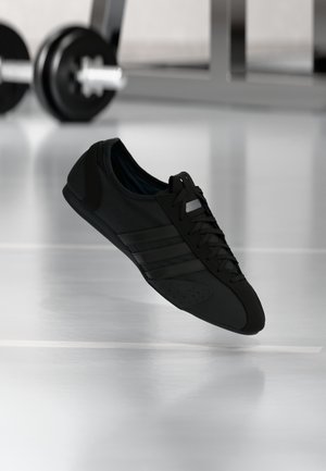 SPW 76 - Trening copati - core black