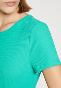 GAP Lihtne T-särk - simply green